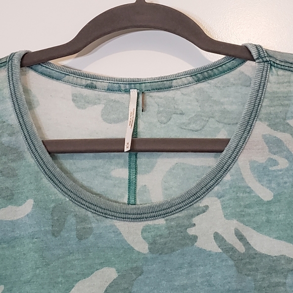 Free People Tourist T Shirt Green Camo Print Short Sleeve Size Medium - Picture 3 of 12
